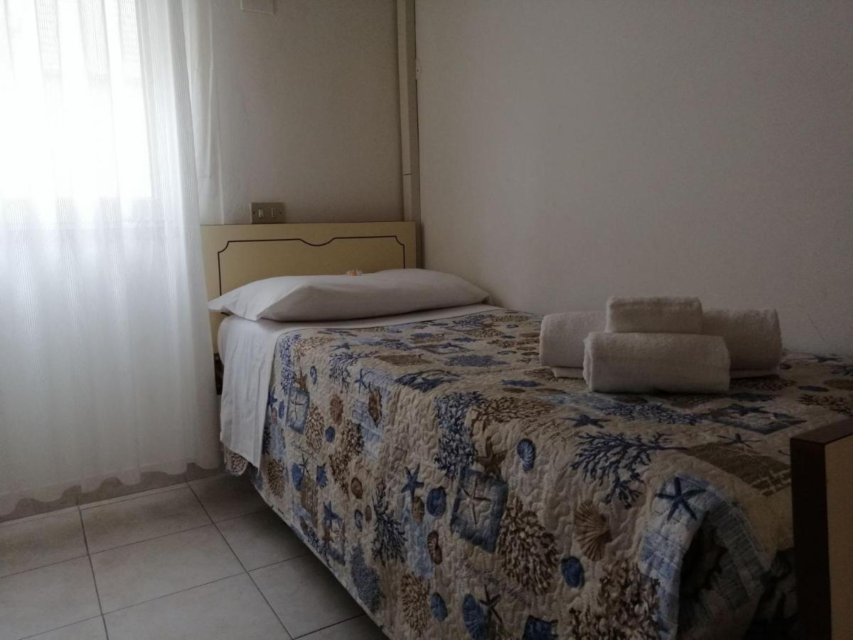 Hotel Alba Римини Экстерьер фото