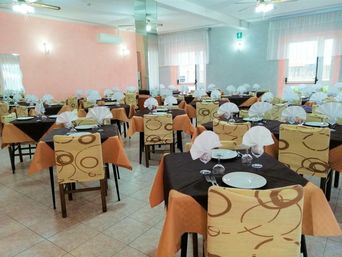 Hotel Alba Римини Экстерьер фото