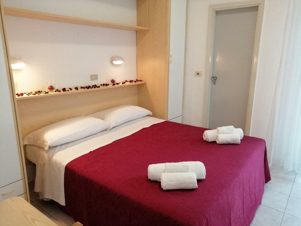 Hotel Alba Римини Экстерьер фото