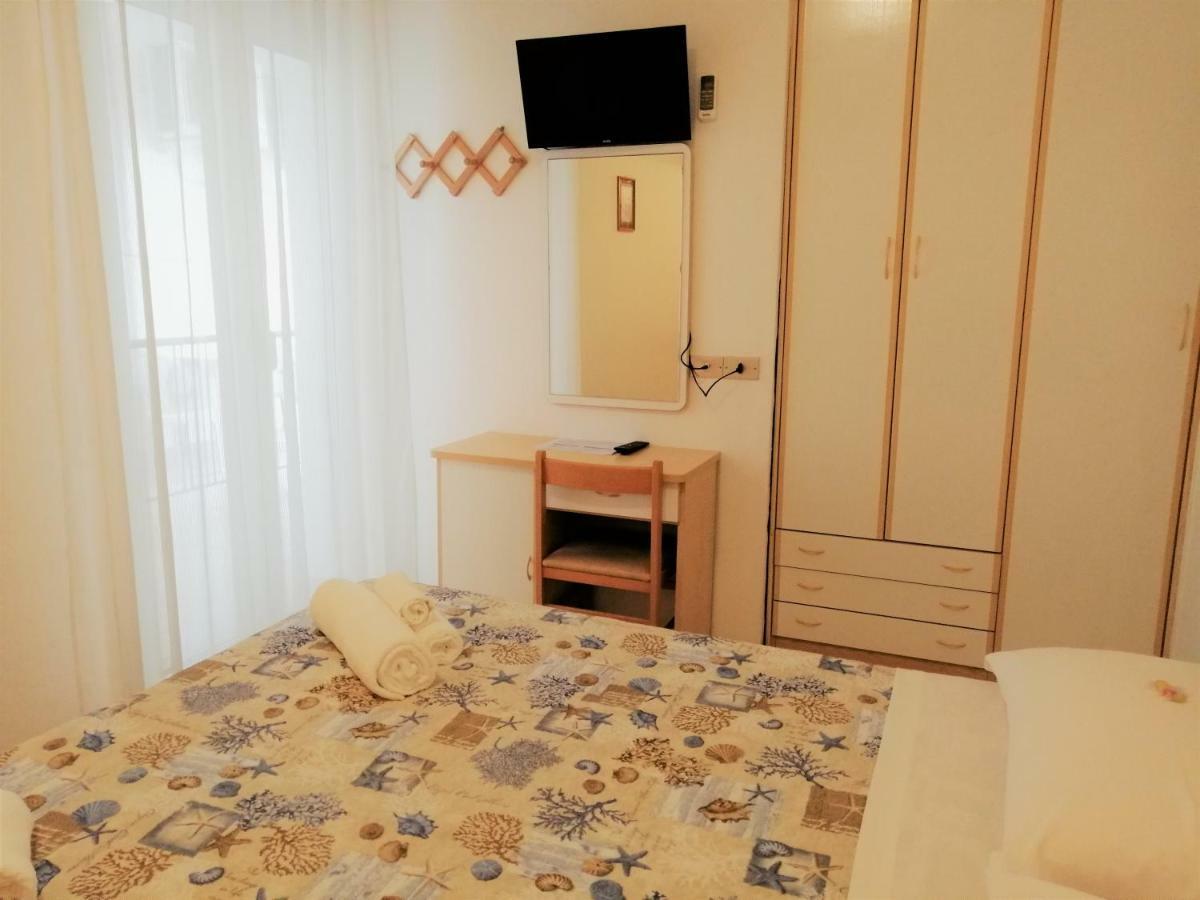 Hotel Alba Римини Экстерьер фото