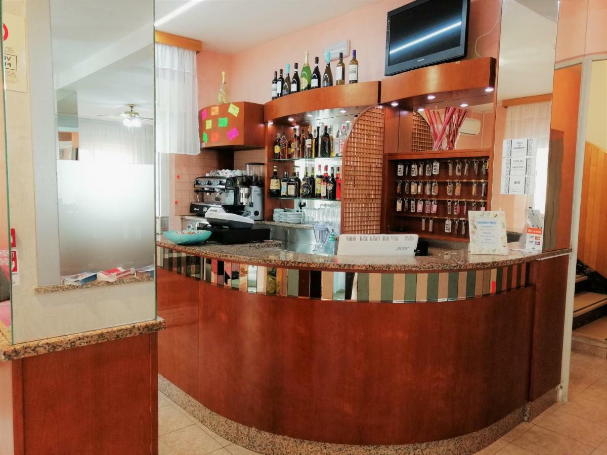 Hotel Alba Римини Экстерьер фото