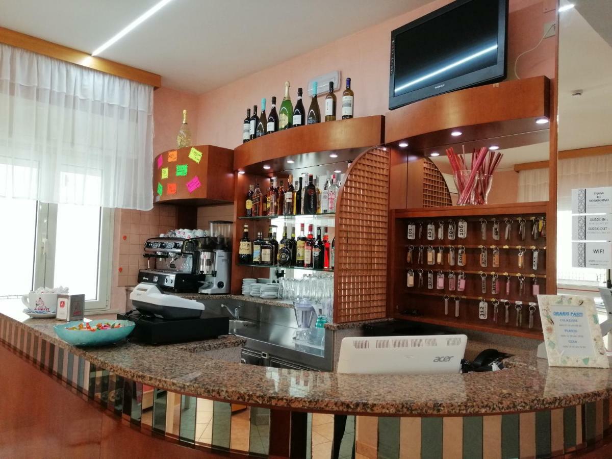 Hotel Alba Римини Экстерьер фото