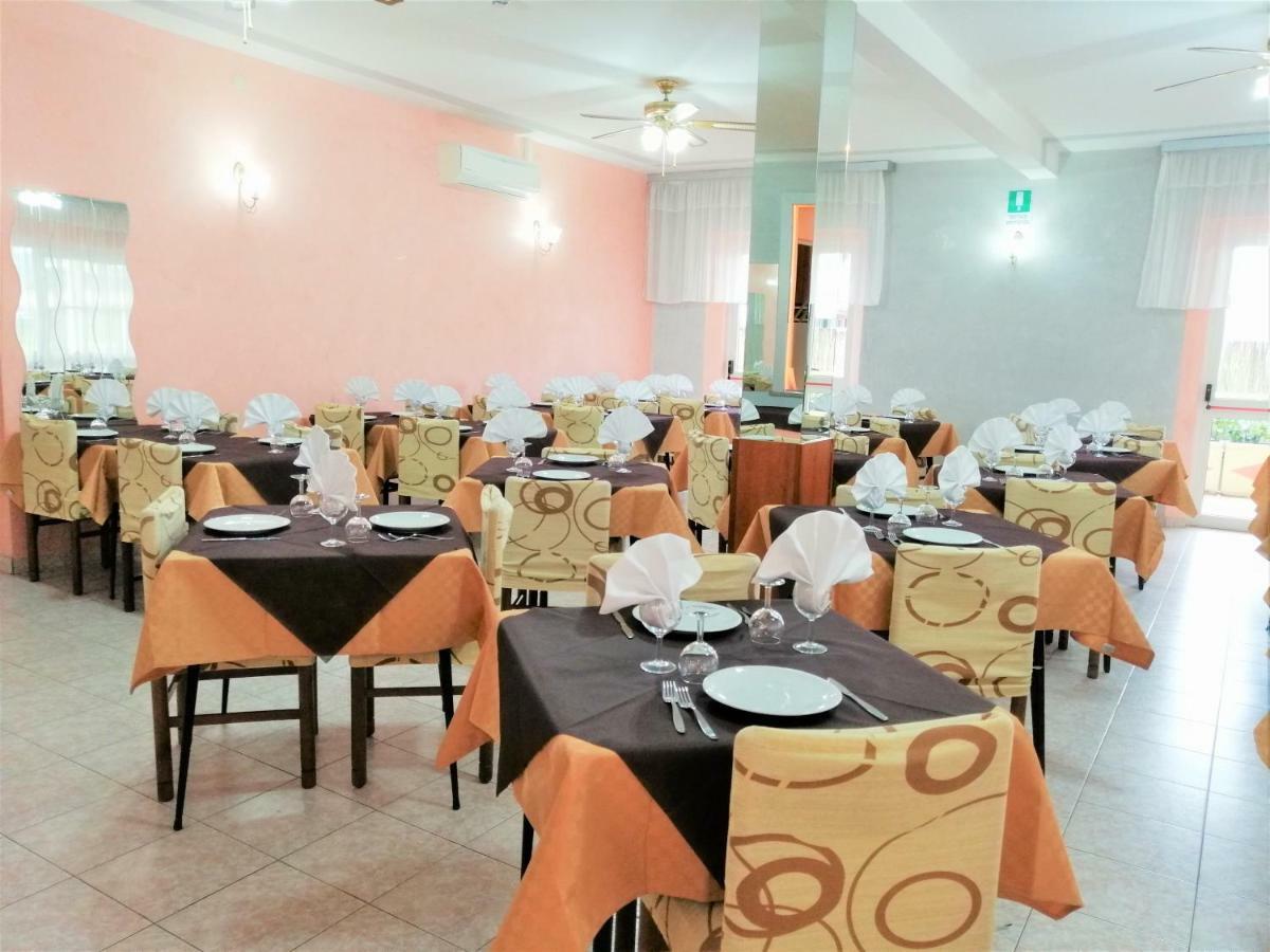 Hotel Alba Римини Экстерьер фото